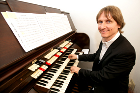 Konzertgäste bei der Orgeleinweihung